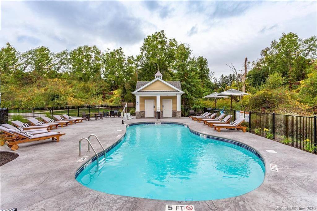 Canton Ridge Luxury Apartments in Canton, CT